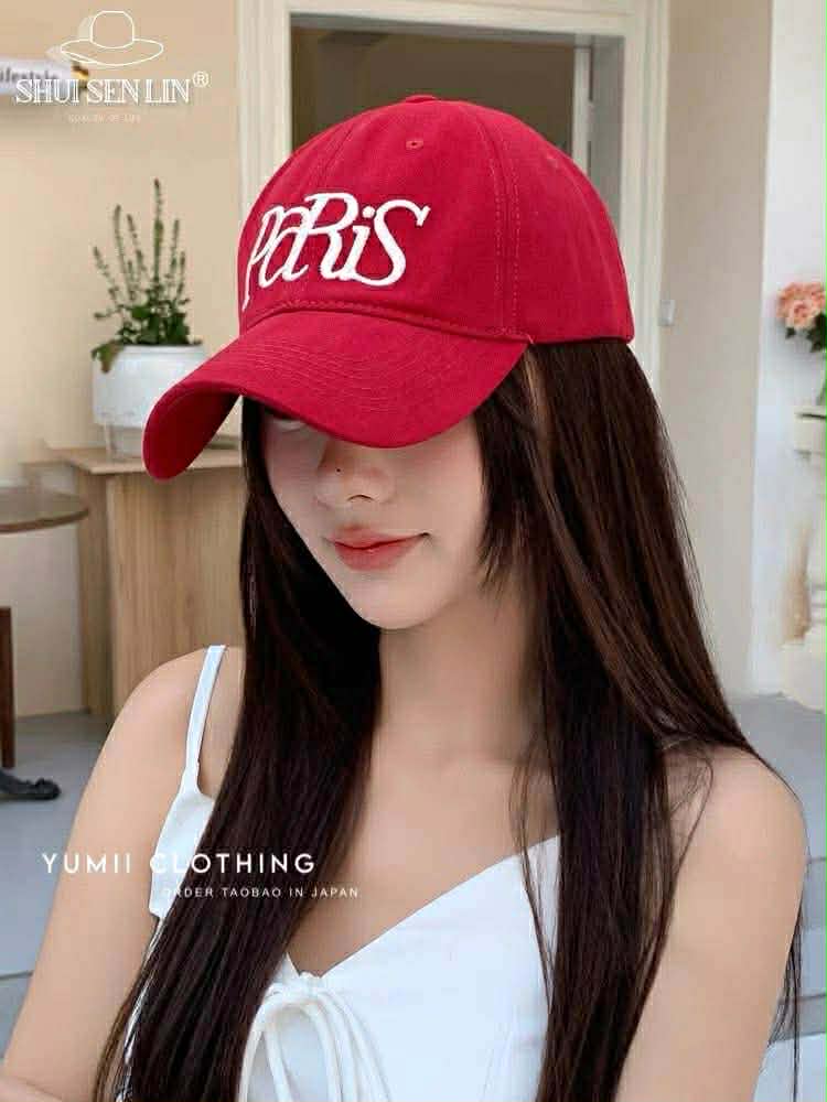 “Yumii Clothing” ビビッド・レッドキャップ